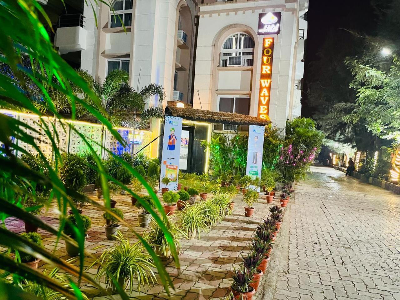 Hotel Four Waves Purí Exteriér fotografie